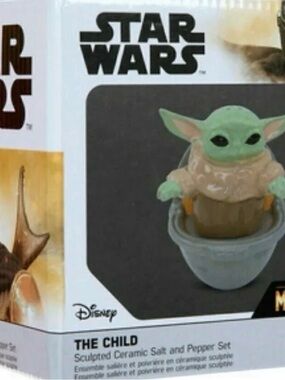 Star Wars 'The Child' Sculpted Ceramic Salt & Pepper Set - Green & Tan